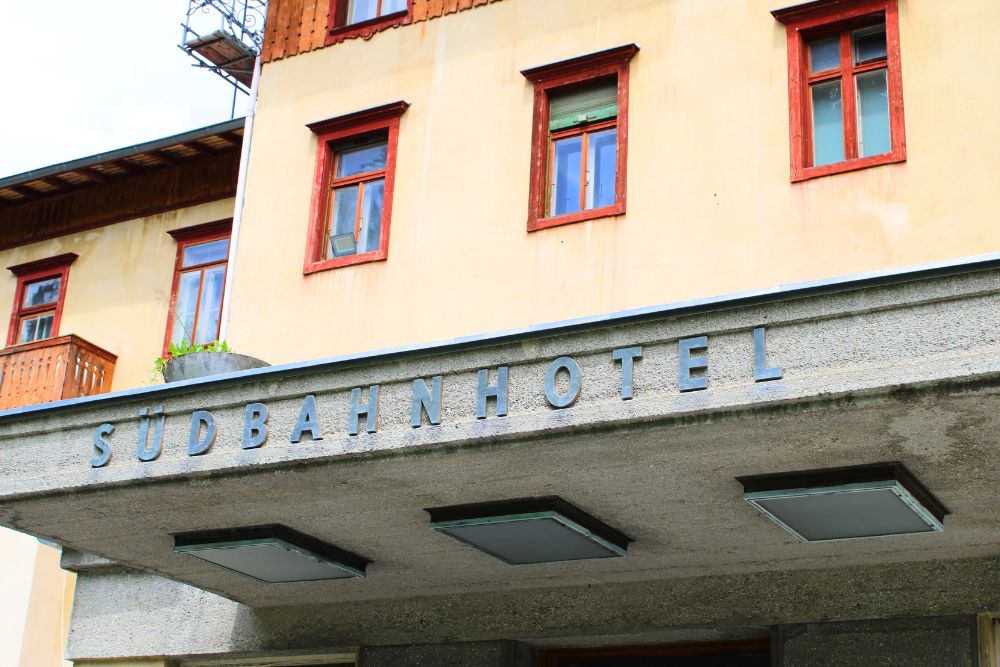 Südbahnhotel Eingang