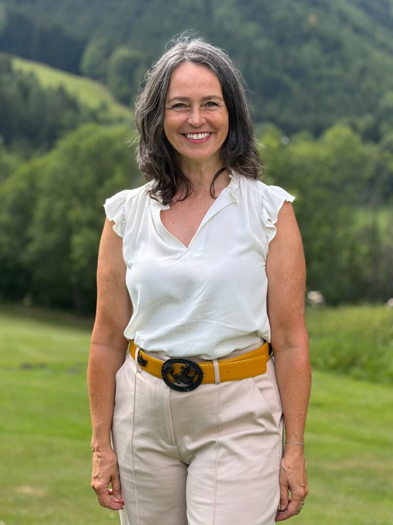 Irene Beckmann am Golfplatz des Südbahnhotel Semmering